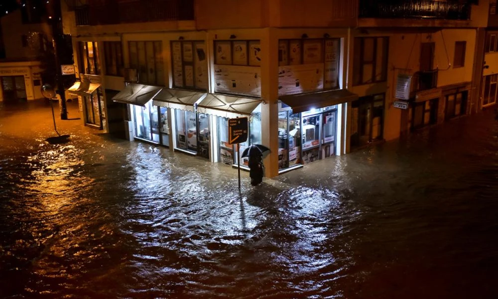 Δραματική η κατάσταση σε Εύβοια και Βόλο από τις πλημμύρες - Δεκάδες εγκλωβισμένοι, κλειστοί ξανά οι δρόμοι